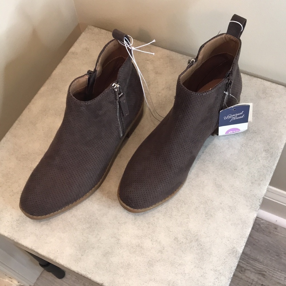 Women's Universal Thread
Shoes Universal Standard
Marlis Bootie nwt - Picture 7 of 10